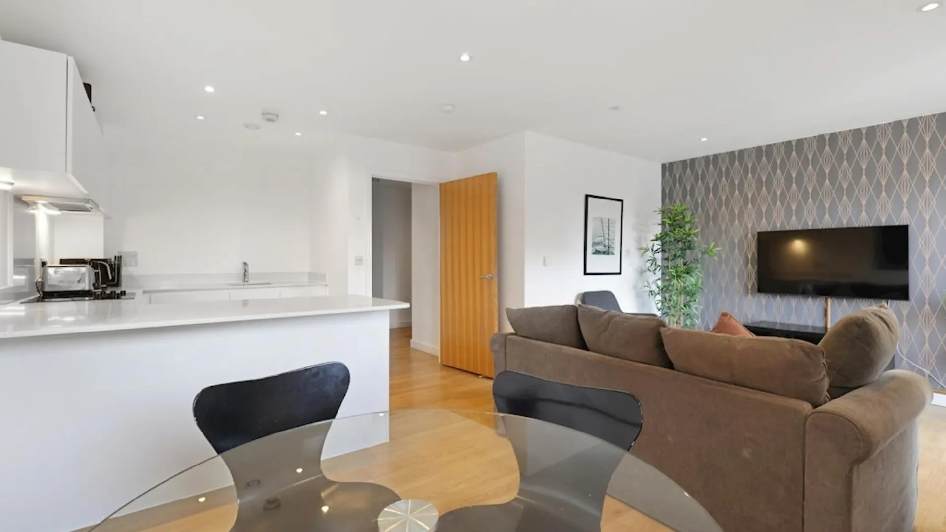 London East Side Wharf Apartment