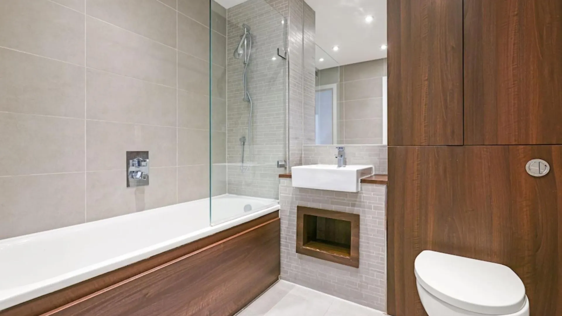 London East Side Wharf Apartment