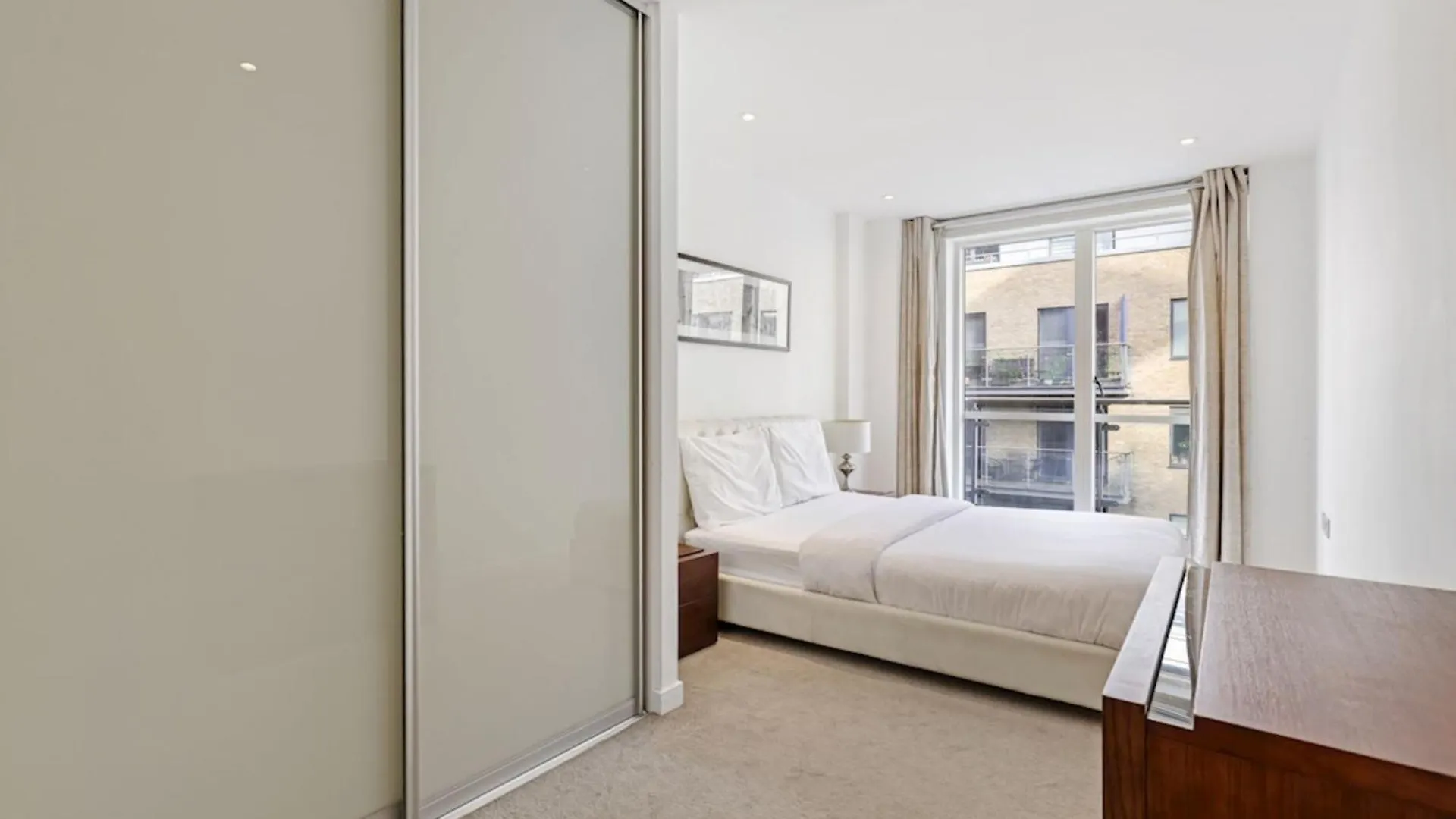 London East Side Wharf Apartment